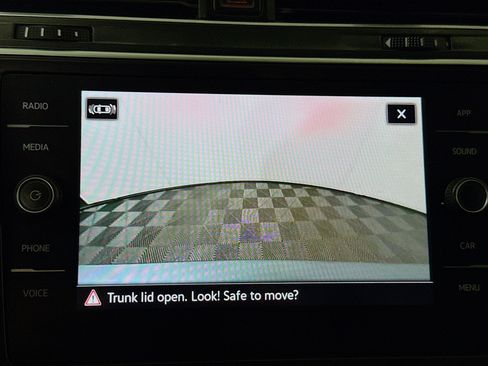 Used 2021 Volkswagen Tiguan SE FWD image 19