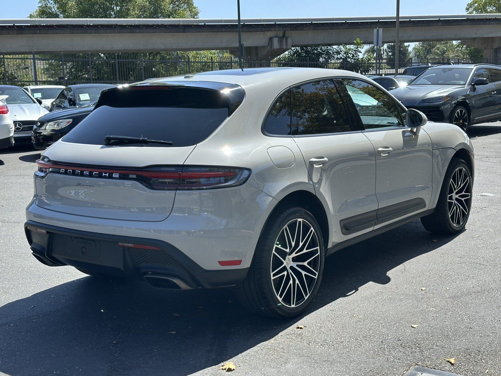 Used 2023 Porsche Macan AWD/4WD image 8