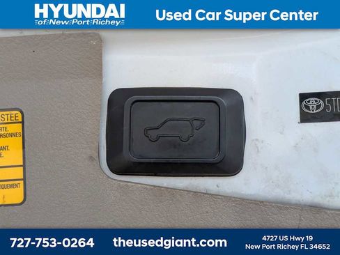 Used 2011 Toyota Highlander SE w/ Tow Pkg FWD image 14