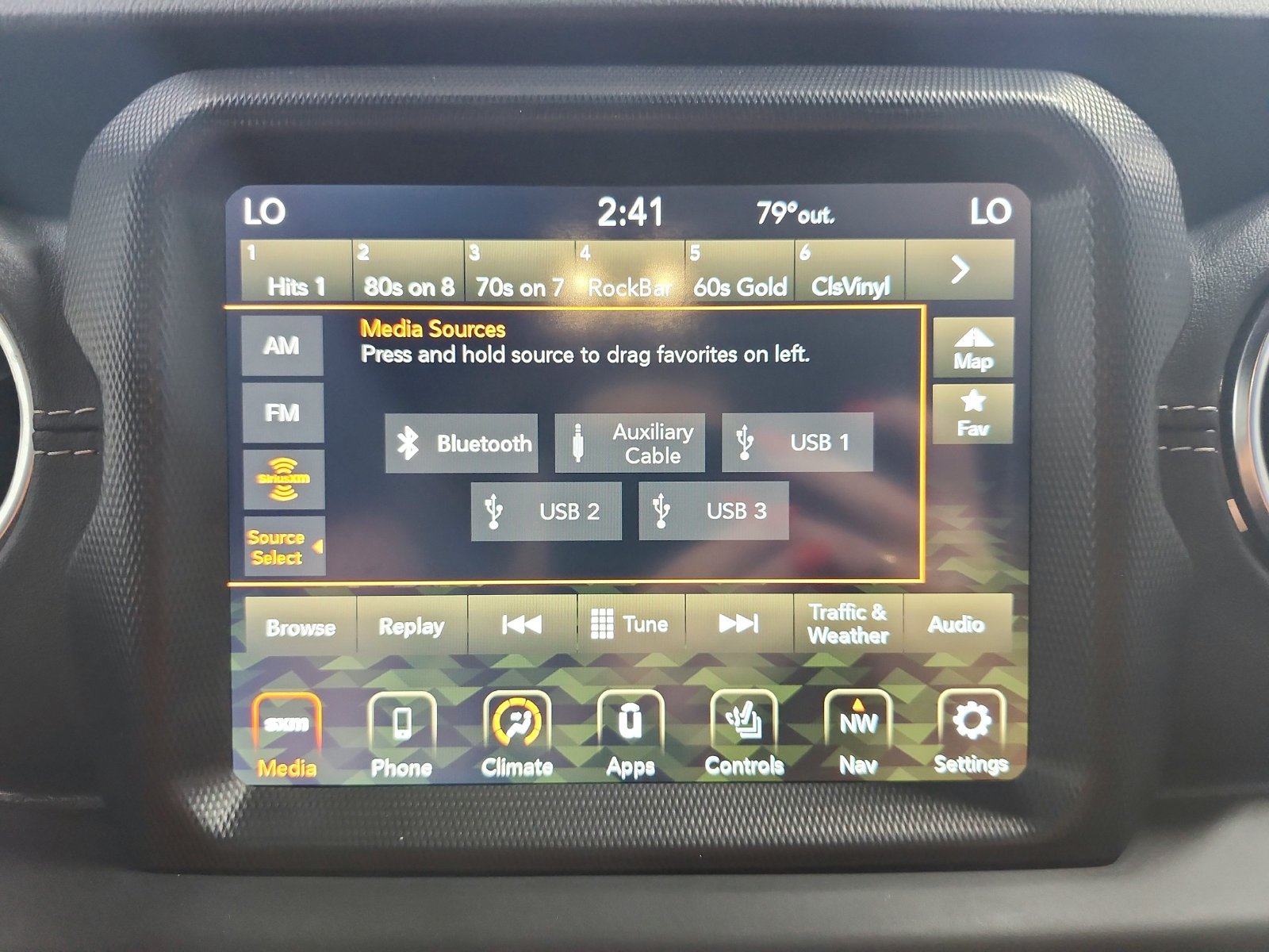 Used 2020 Jeep Gladiator Overland AWD/4WD image 14