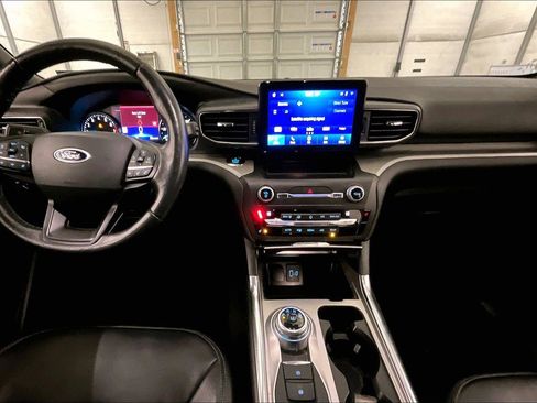 Used 2020 Ford Explorer XLT w/ Equipment Group 202A image 14