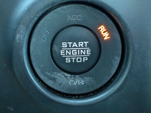 Used 2022 Jeep Wrangler Unlimited Sahara AWD/4WD image 32