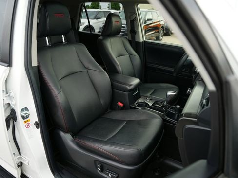 Used 2018 Toyota 4Runner TRD Off-Road Premium AWD/4WD image 23