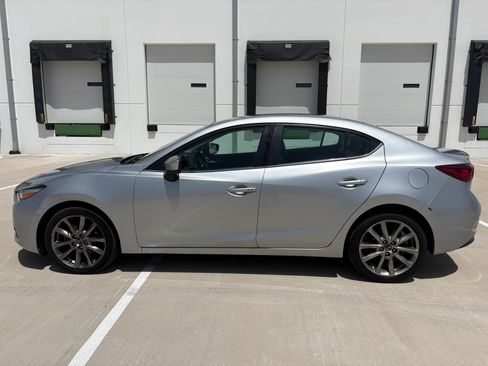 Used 2018 MAZDA MAZDA3 Touring FWD image 6