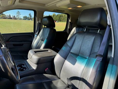 Used 2014 Chevrolet Suburban LT w/ Luxury Package image 20