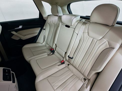 Used 2024 Audi Q5 e Premium Plus w/ Premium Plus Package image 25