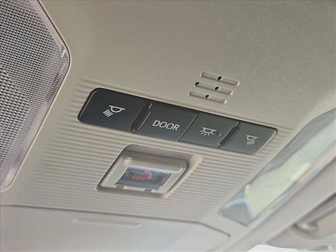 Used 2025 Toyota RAV4 XLE FWD image 20