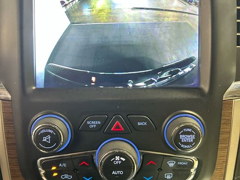 Used 2018 RAM 1500 Laramie AWD/4WD image 5