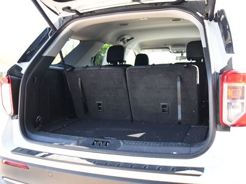 Used 2023 Ford Explorer XLT w/ Equipment Group 202A AWD/4WD image 19