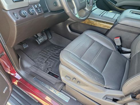 Used 2017 GMC Yukon Denali w/ Open Road Package AWD/4WD image 32