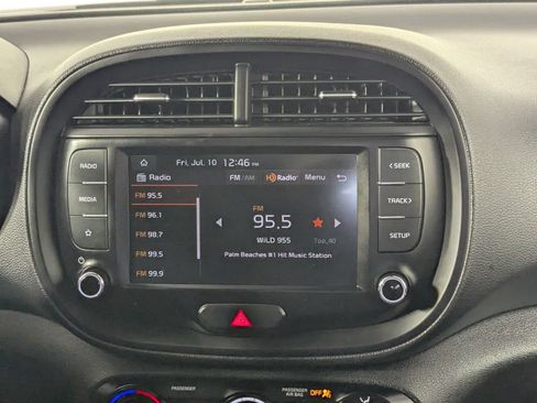 Used 2023 Kia Soul LX w/ LX Technology Package FWD image 18