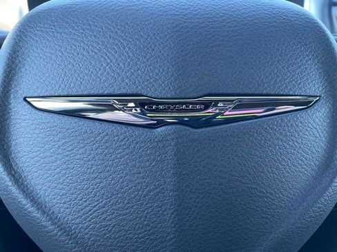 New 2026 Chrysler Pacifica Limited w/ Uconnect Theater Family Group image 17