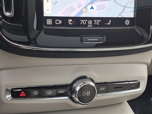 Certified 2023 Volvo XC40 B5 Plus w/ Driver Assist Package image 17