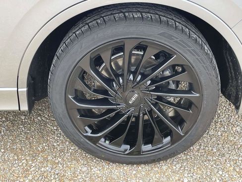 Used 2023 Lincoln Aviator Reserve w/ Equipment Group 201A RWD image 9