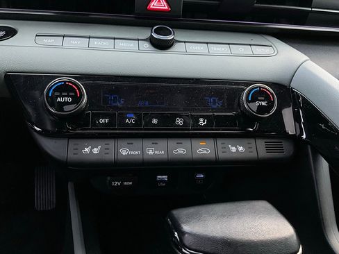 Used 2025 Hyundai Elantra Limited image 25