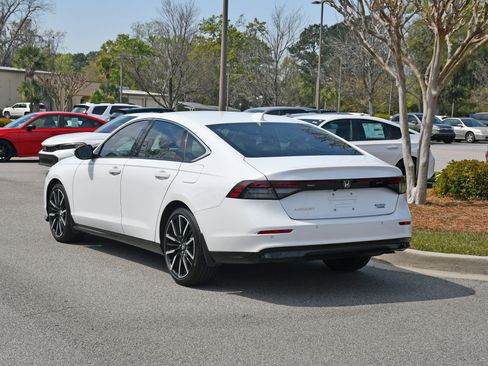 Used 2024 Honda Accord Touring image 3
