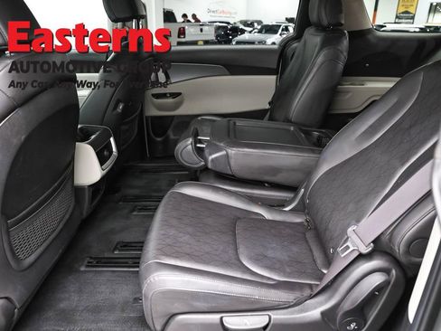 Used 2022 Kia Carnival LX image 22