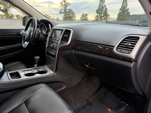 Used 2012 Jeep Grand Cherokee Laredo AWD/4WD image 19