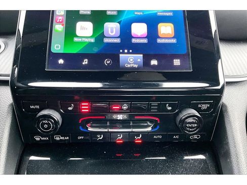 Used 2024 Jeep Grand Cherokee Altitude image 29