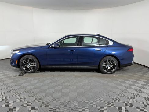 Used 2026 BMW 530i w/ Convenience Package RWD image 2
