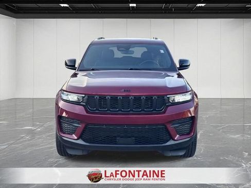 Used 2023 Jeep Grand Cherokee Altitude AWD/4WD image 8