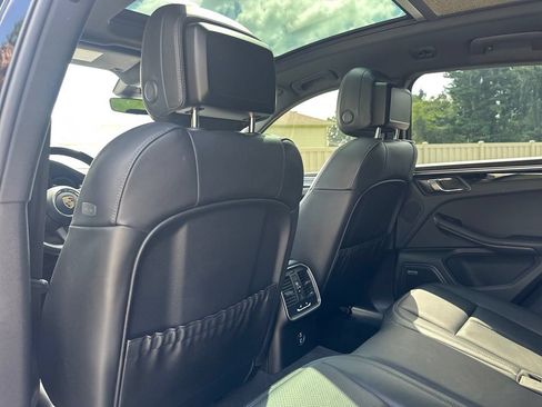 Used 2022 Porsche Macan AWD/4WD image 21