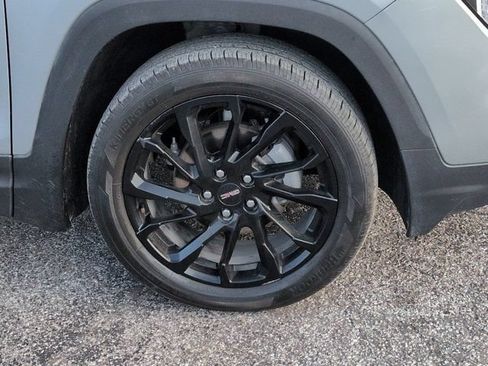 Used 2024 GMC Terrain SLE w/ Driver Convenience Package FWD image 10