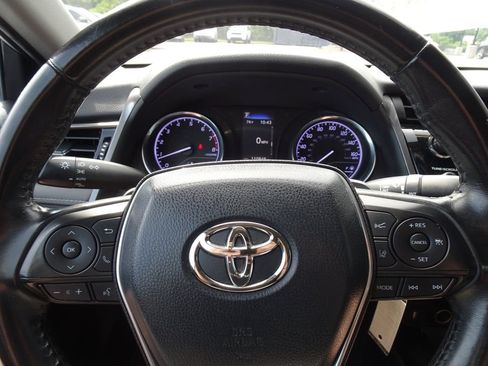 Used 2019 Toyota Camry SE FWD image 18
