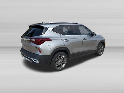 Used 2023 Kia Seltos S w/ Navigation Package AWD/4WD image 4
