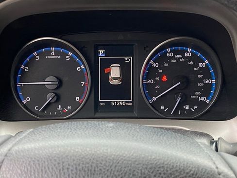 Used 2018 Toyota RAV4 LE image 13