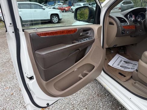 Used 2013 Chrysler Town & Country Touring-L w/ Entertainment Group #2 image 10