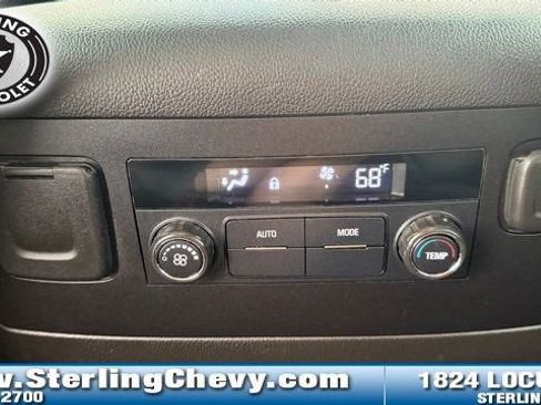 Used 2016 Chevrolet Suburban LT RWD image 23