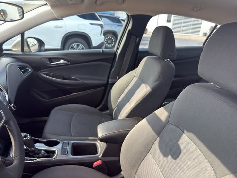 Certified 2018 Chevrolet Cruze LT w/ Convenience Package FWD image 26