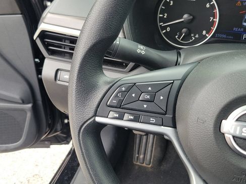 Used 2025 Nissan Altima 2.5 SV FWD image 21