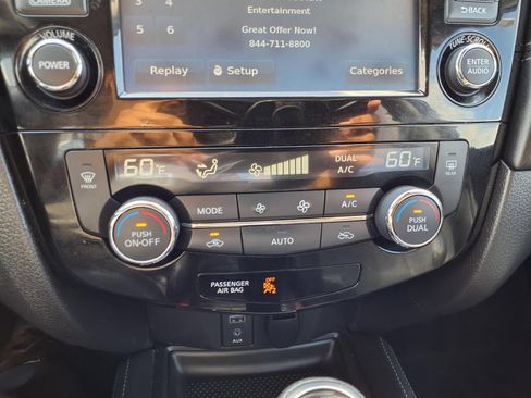 Used 2017 Nissan Rogue SL FWD image 21