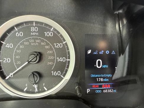 Used 2022 Toyota Corolla LE FWD image 13