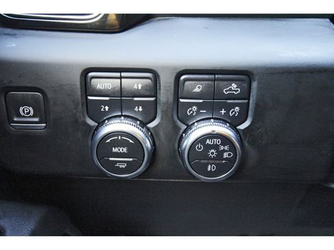 Used 2025 GMC Sierra 2500 AT4 w/ AT4 Premium Plus Package image 18