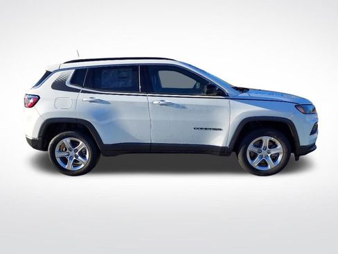 New 2023 Jeep Compass Latitude w/ Mopar Graphics Package image 2