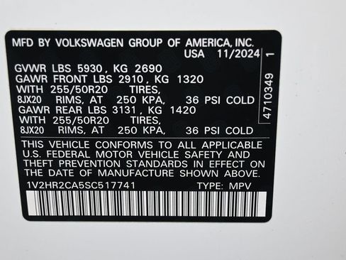 Used 2025 Volkswagen Atlas SE AWD/4WD image 9