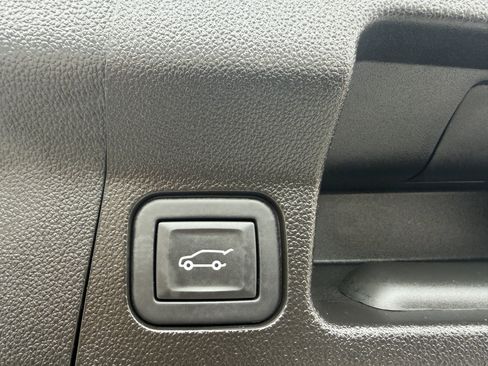 Used 2023 GMC Acadia Denali w/ Denali Ultimate Package AWD/4WD image 11