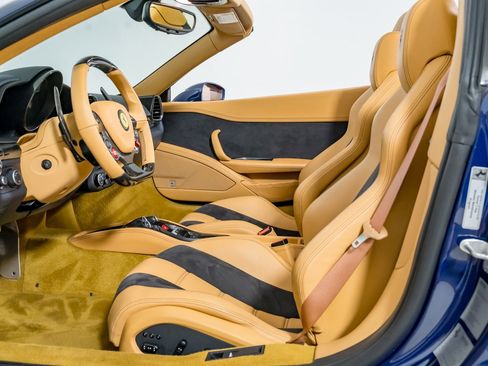 Used 2014 Ferrari 458 Spider image 27