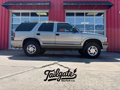 Used 2000 Chevrolet Blazer LT w/ LT Preferred Equipment Group AWD/4WD image 1