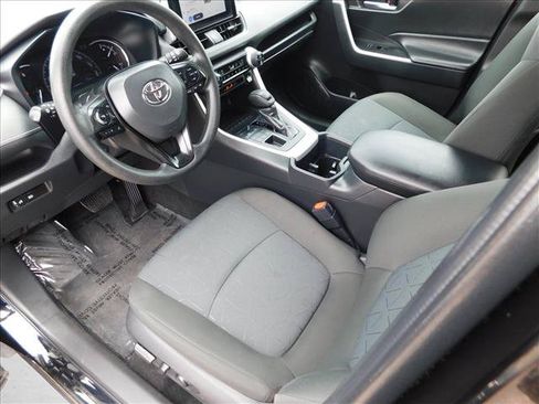 Used 2025 Toyota RAV4 XLE AWD/4WD image 16