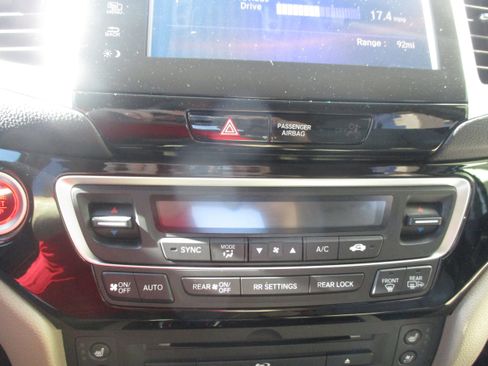 Used 2016 Honda Pilot Elite image 16