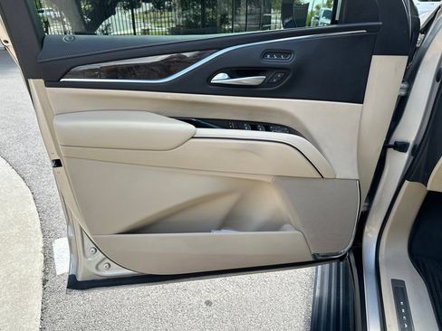 Used 2023 Cadillac Escalade ESV Premium Luxury w/ Performance Package AWD/4WD image 17
