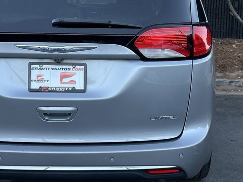 Used 2017 Chrysler Pacifica Limited w/ Tire & Wheel Group image 15