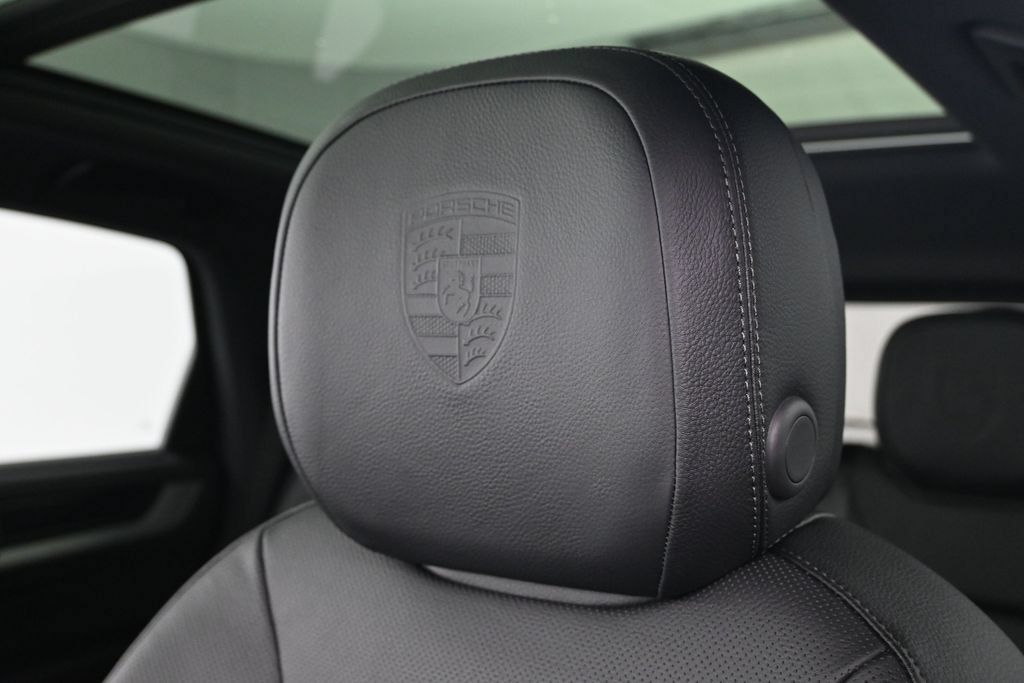 Certified 2026 Porsche Cayenne AWD/4WD image 17
