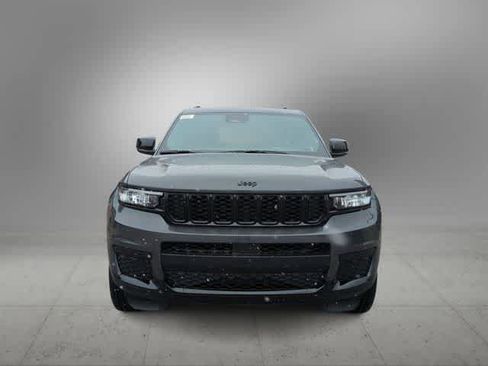 New 2025 Jeep Grand Cherokee L Altitude image 3