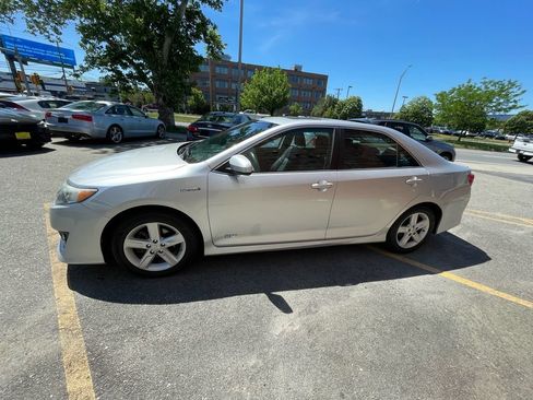 Used 2014 Toyota Camry SE w/ Moonroof Package FWD image 6