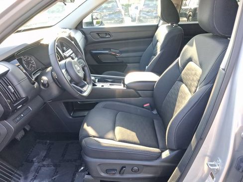 Certified 2024 Nissan Pathfinder SV FWD image 13